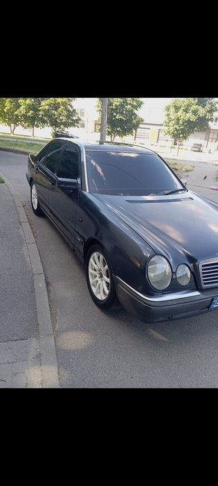 Продам Мерседес Е230