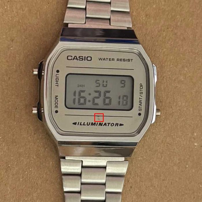Наручний годинник Casio A168 (маленька цятка під склом на дисплеї)