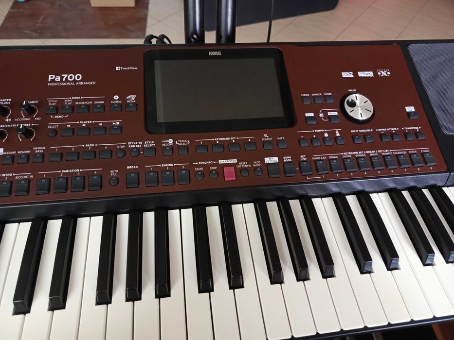 Korg pa 700 stan idealny jak nówka POLECAM