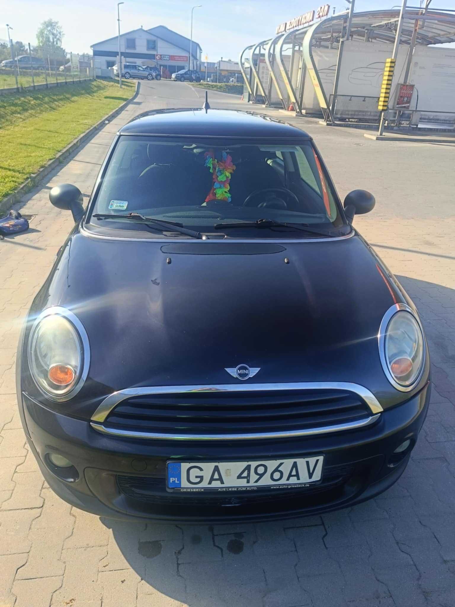 Samochód marki Mini Cooper bezwypadkowy