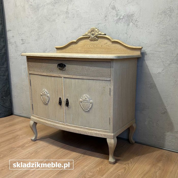 031025 Komoda dębowa w stylu vintage, z efektem pobielenia, rustykalna