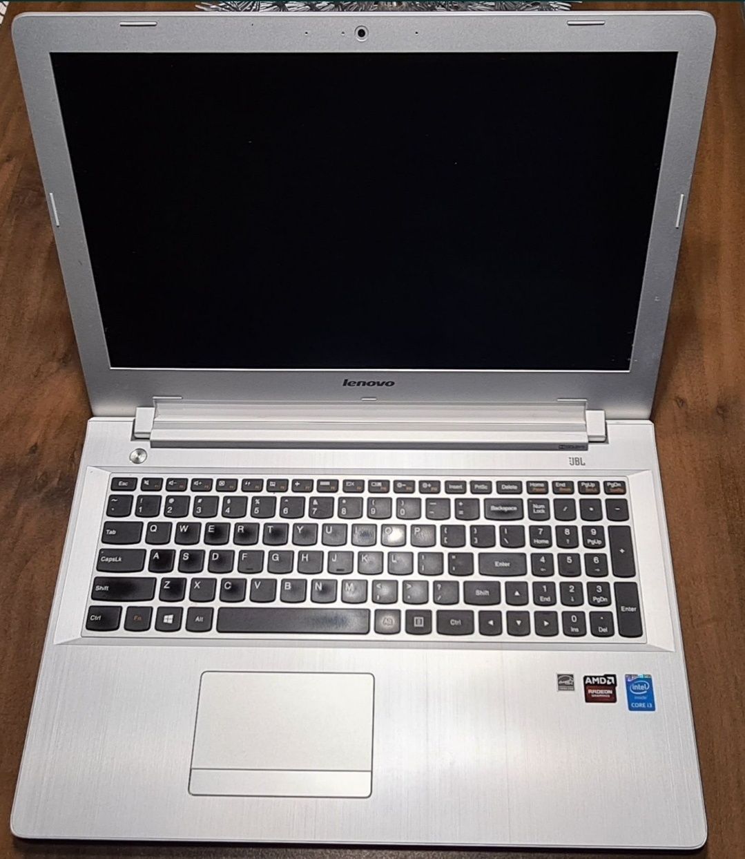 Lenovo Z51-70, i3-5005U, SSD 120 GB, 8 GB RAM.