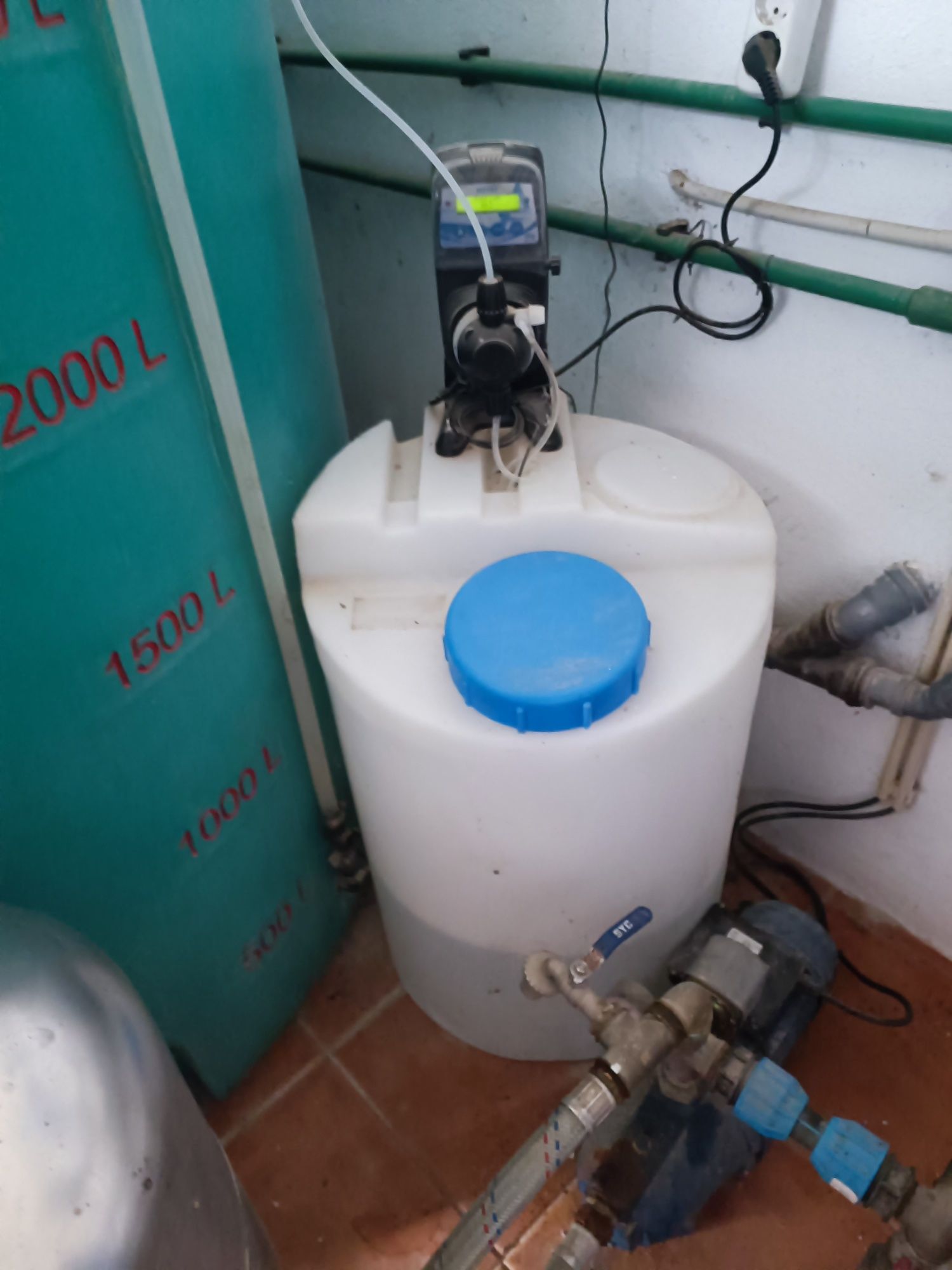 Deposito 3000 litros e sistema de tratamento de água