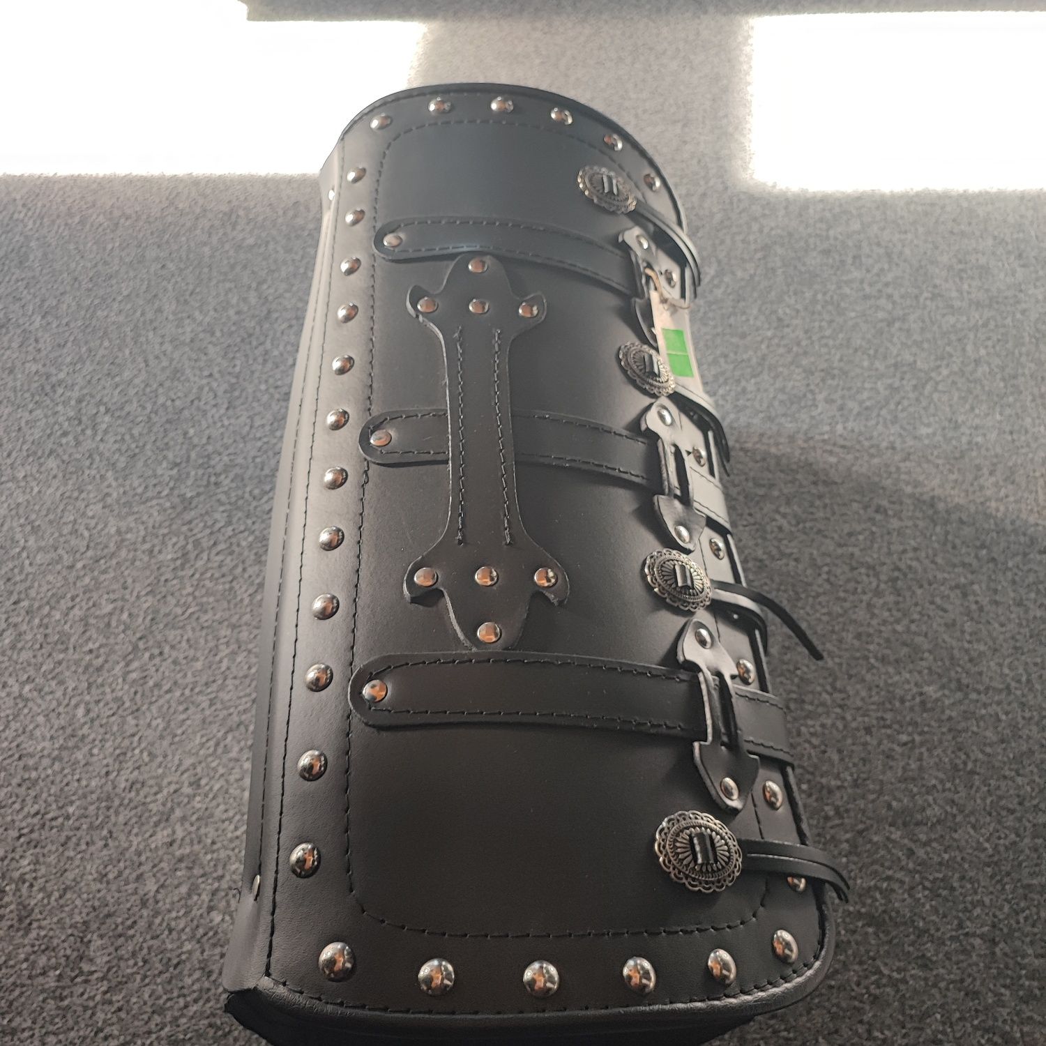 Kufer K08E 55cm skórzany ćwiekowany 2 zamki +kluczyk Chopper