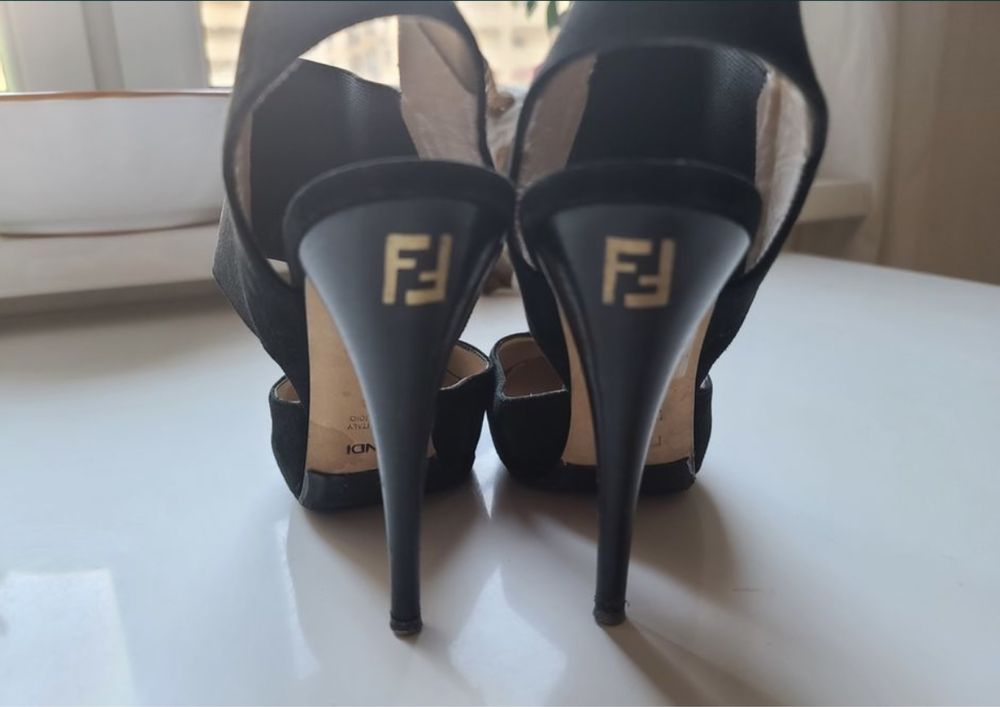 Fendi оригинал босоножки туфли 37,5