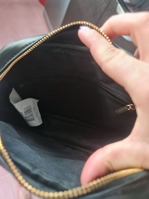 Czarna torebka na zamek