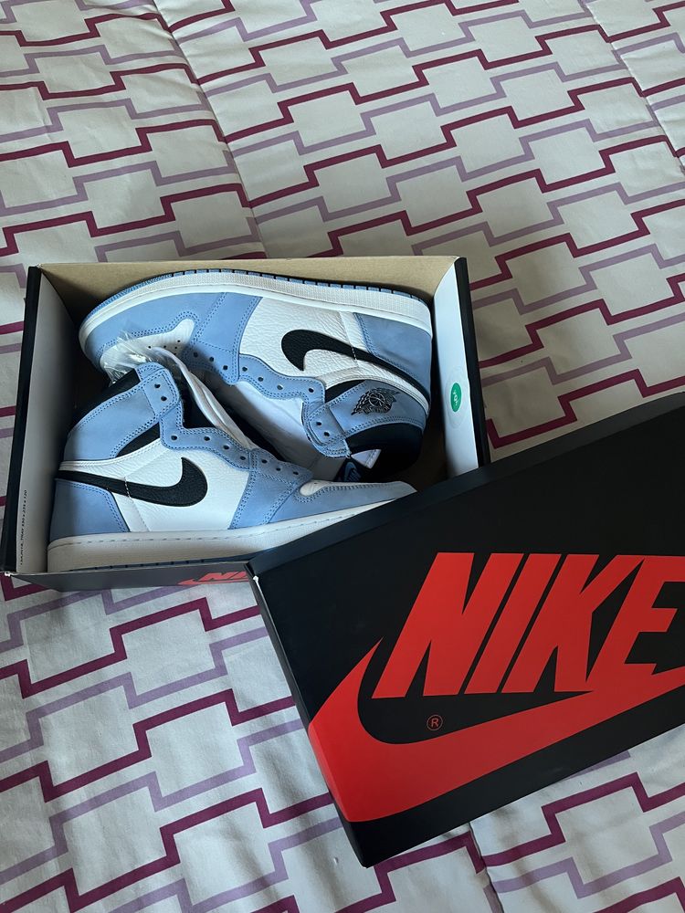 Air Jordan 1 University Blue