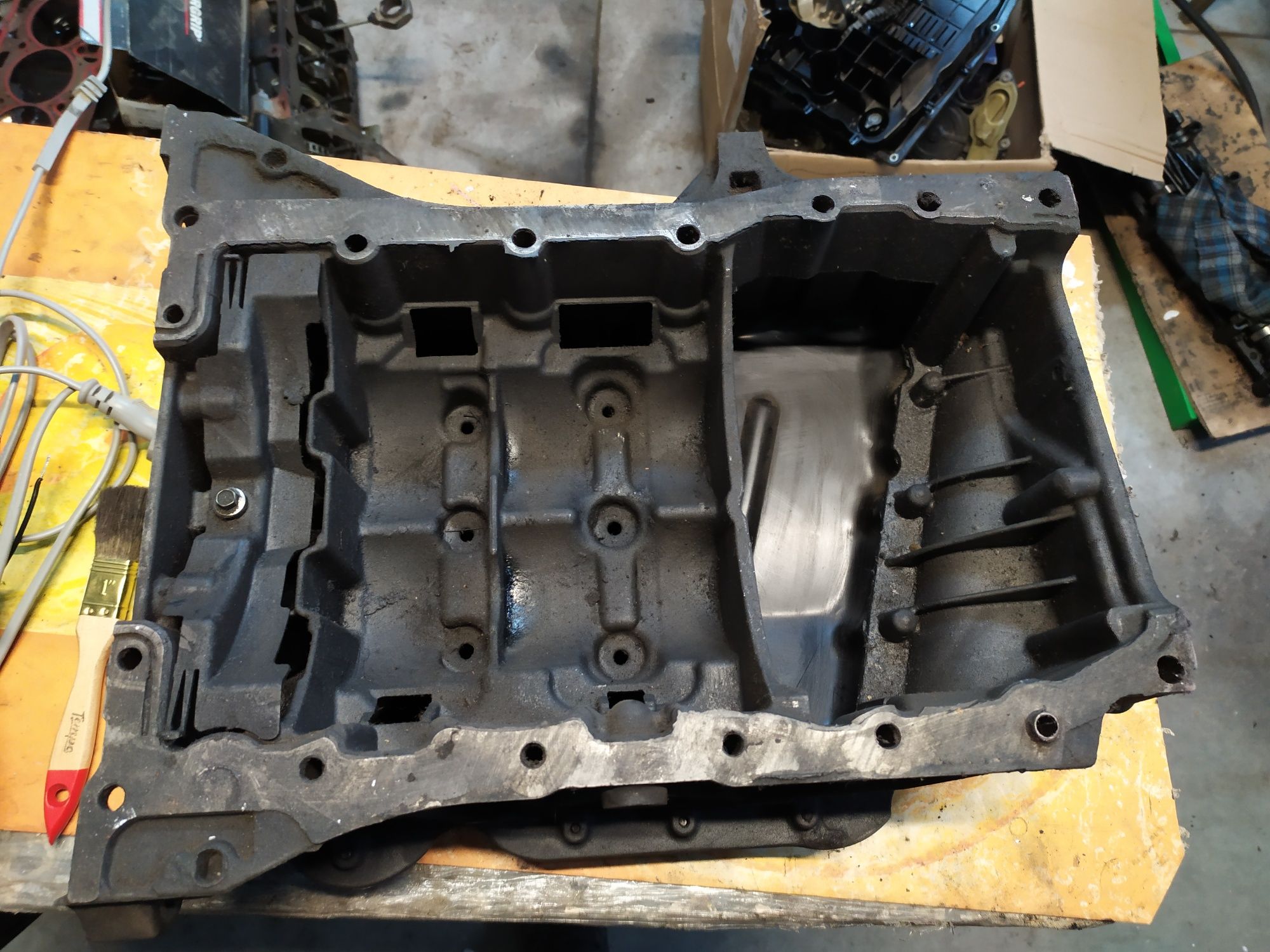 Піддон оливний двигун 2.0 DCI Opel VIVARO RENAULT Trafic