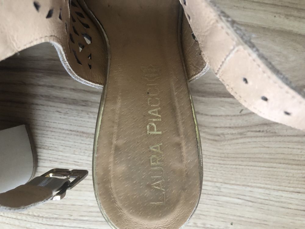 Damskie buty złote na obcasie eleganckie