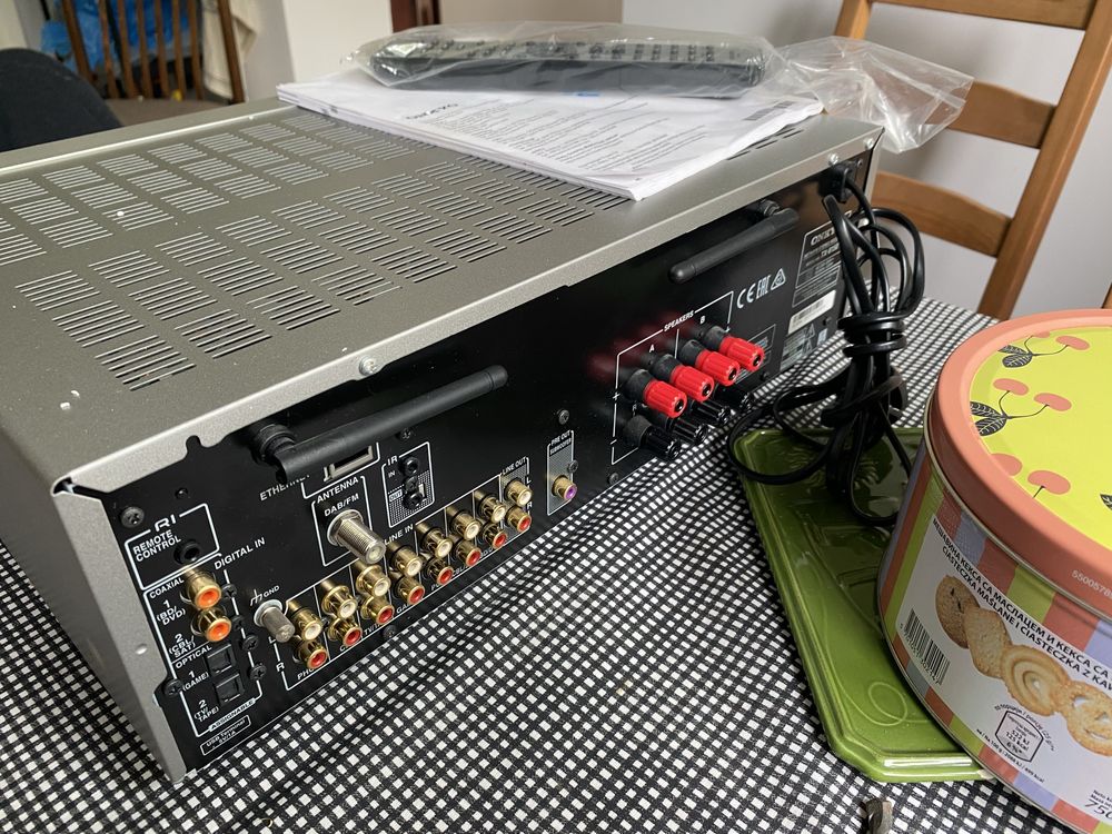 Amplituner Onkyo TX-8150 z pilotem instrucją i kablem zasilajacym