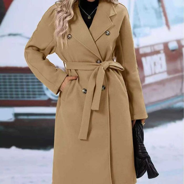 Żółty płaszcz damski