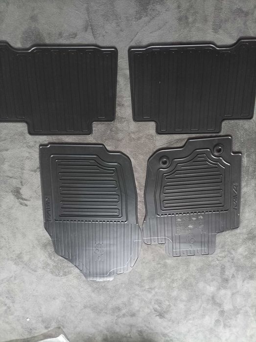 Dywaniki gumowe Toyota RAV4 4 hybrid