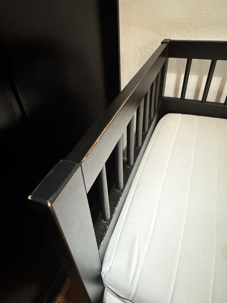 Cama solteiro com colchões