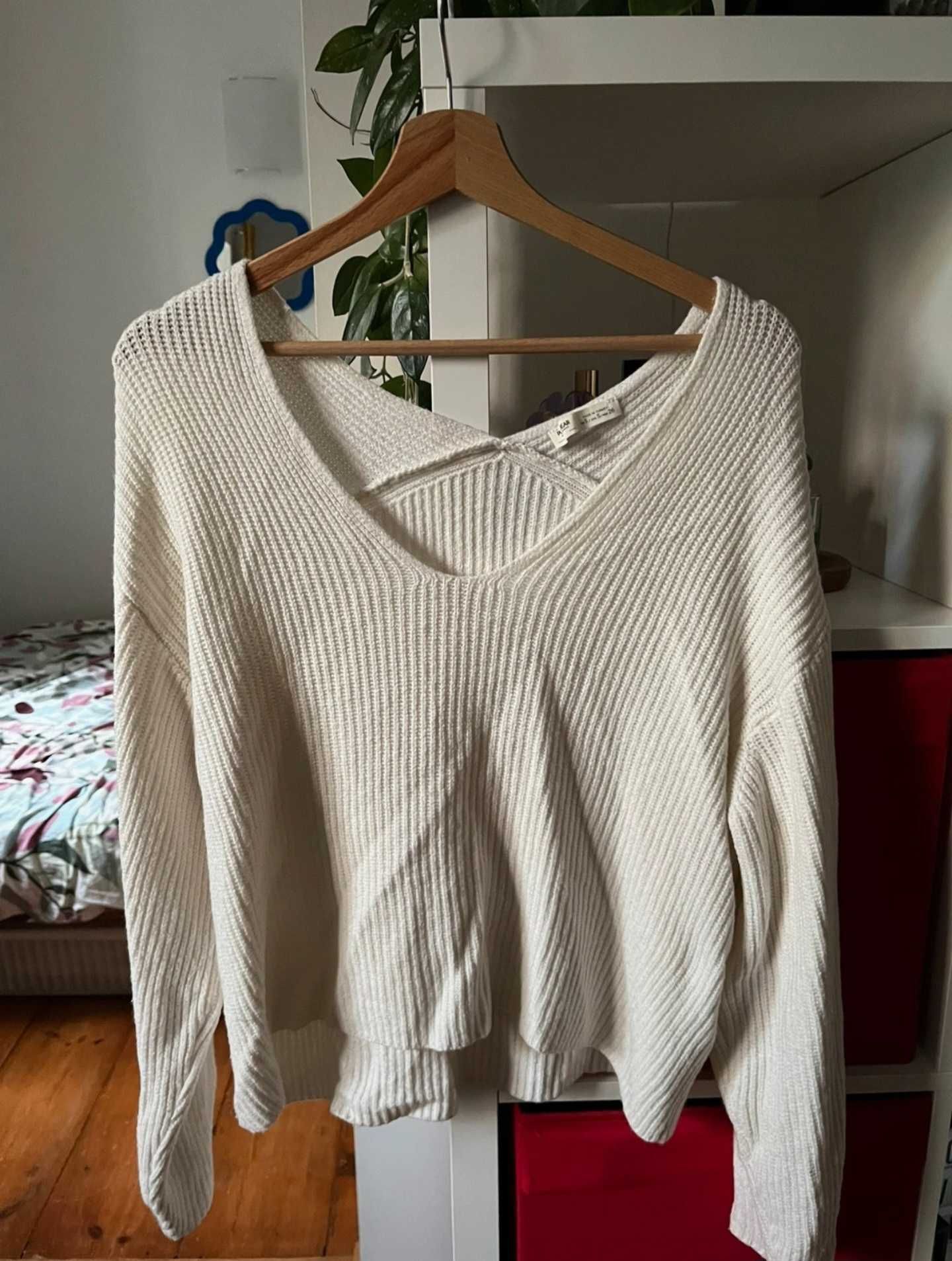 Sweter z dekoltem w serek oversize Pull&Bear