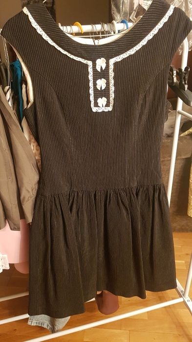 Śliczna czarna sukienka SIMPLE