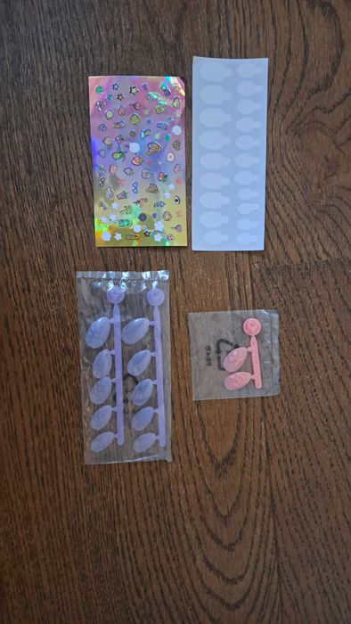 Paznokcie doczepiane i akcesorie