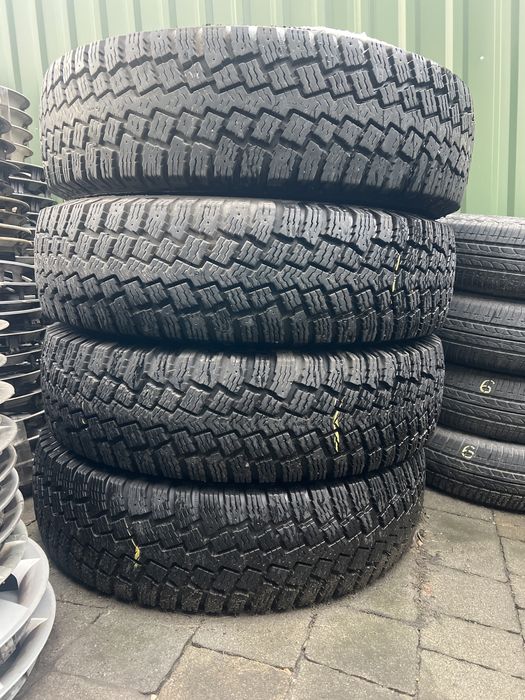 Шини зимові 235/85 R16 Nokian