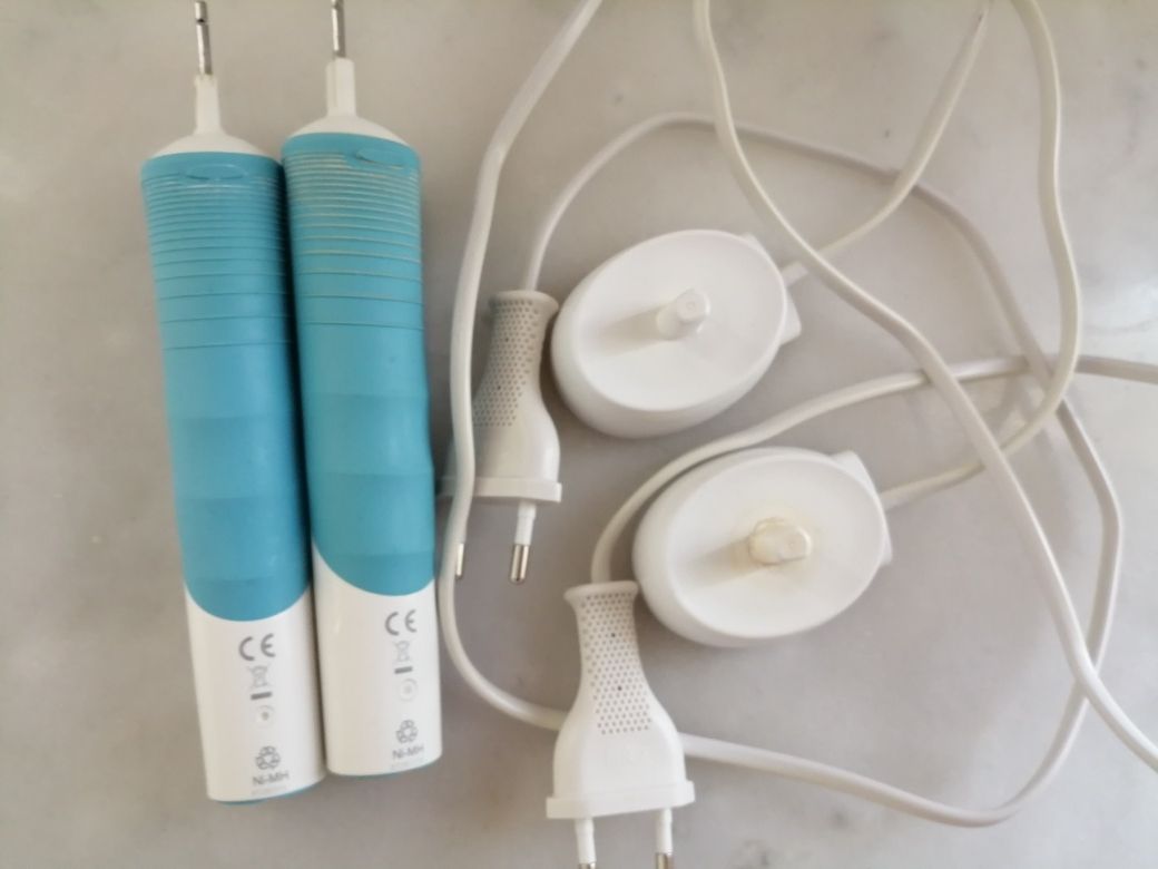 Szczoteczki elektryczne do zębów 2 sztuki plus ładowarki oral-b baun