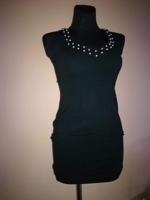 Mala czarna sukienka mini S-M