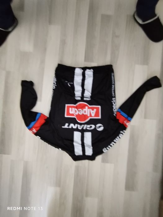 На флісі Вело форма Giant розмір Xl  куртка