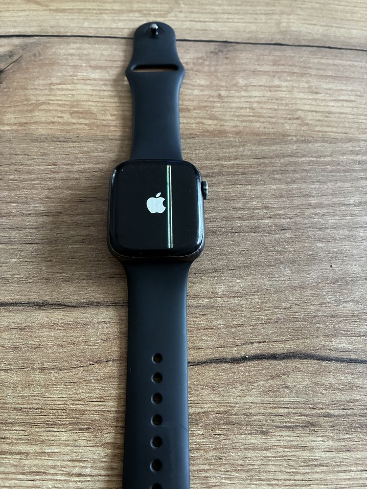 Apple Watch SE 44, uszkodzony