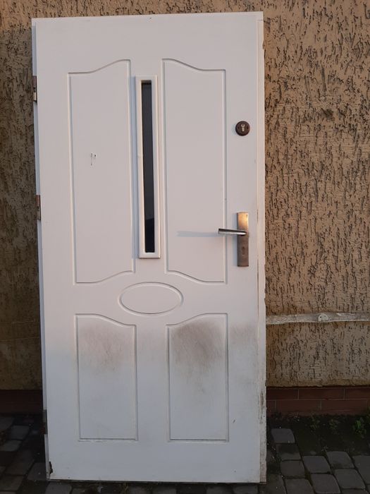 Drzwi zewnętrzne białe używane