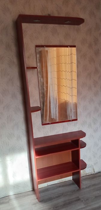 Продам полочку с зеркалом
