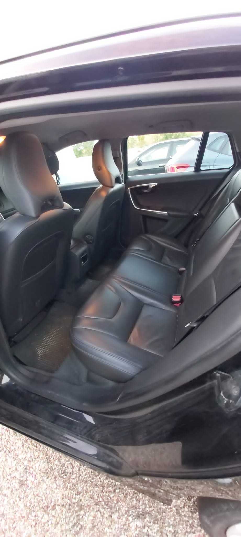VOLVO V60 D2     2012