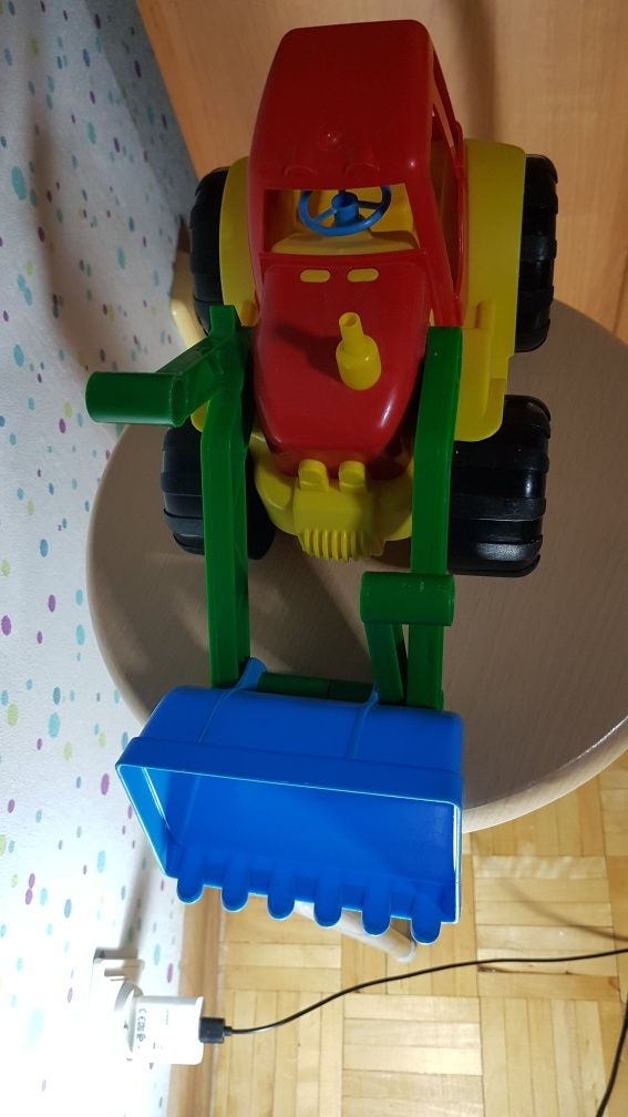 Traktor prawie nowy