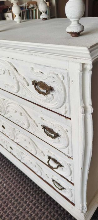 mesas de cabeceira e comoda antigas