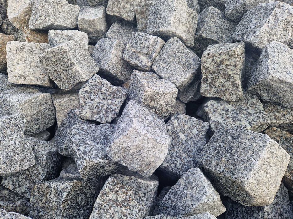 Kostka kamienna granitowa poniemiecka nowa kruszywa  grys dalmatyńczyk