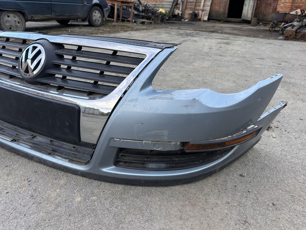 Передній бампер дефектний Фольксваген Пасат Б6 VW Passat B6 2005—2010
