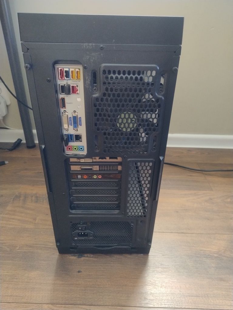 Komputer Intel Core i7, 32 GB RAM, Radeon