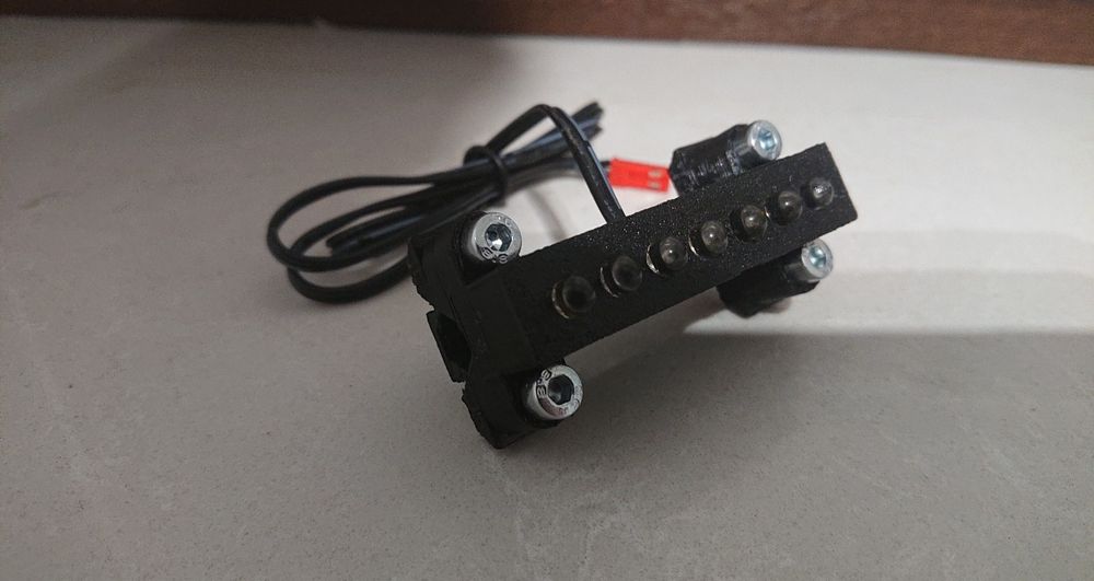 Baja 5b Światło tylne czerwone (pod spoilerem)