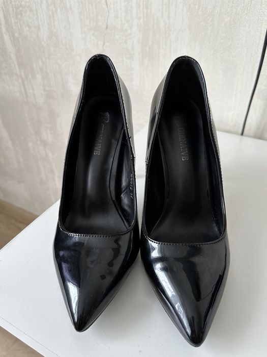 Туфлі лодочки лакові 37 розмір