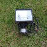 Lampa zewnętrzna z czujnikiem ruchu