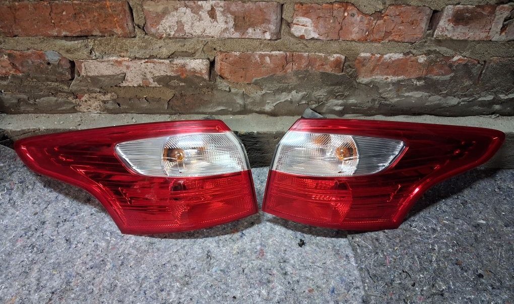 Стоп габарит ліхтар лівий правий Ford Focus 3 універсал, bm51-13404-Hf