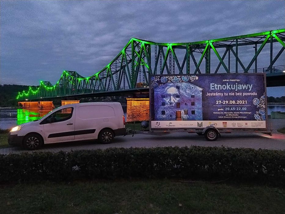 Reklama mobilna Billboardy Backlight Przyczepy Busy Kampanie reklamowe