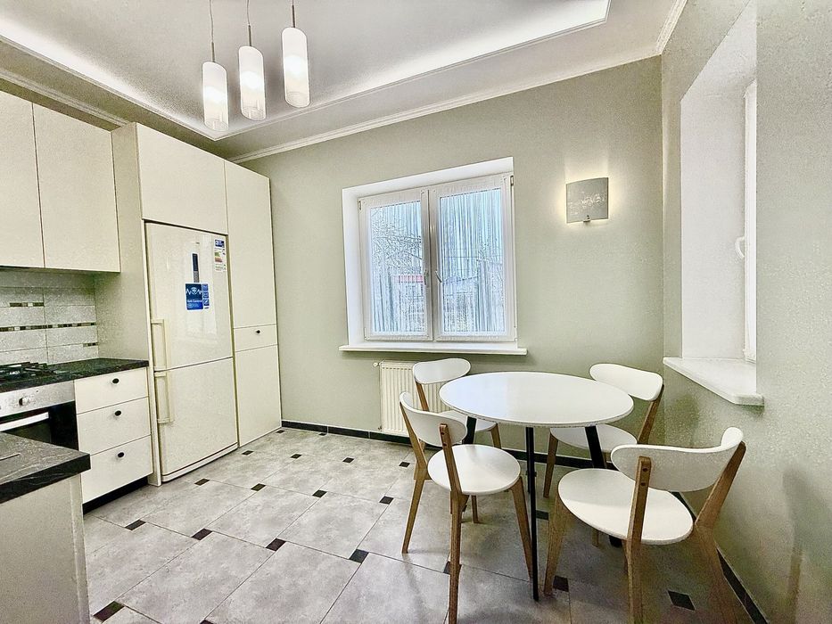 Шикарний котедж з каміном 3/х кім в Кутківцях