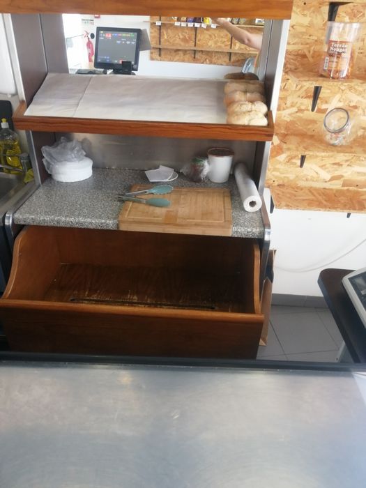 Móvel para colocar pão
