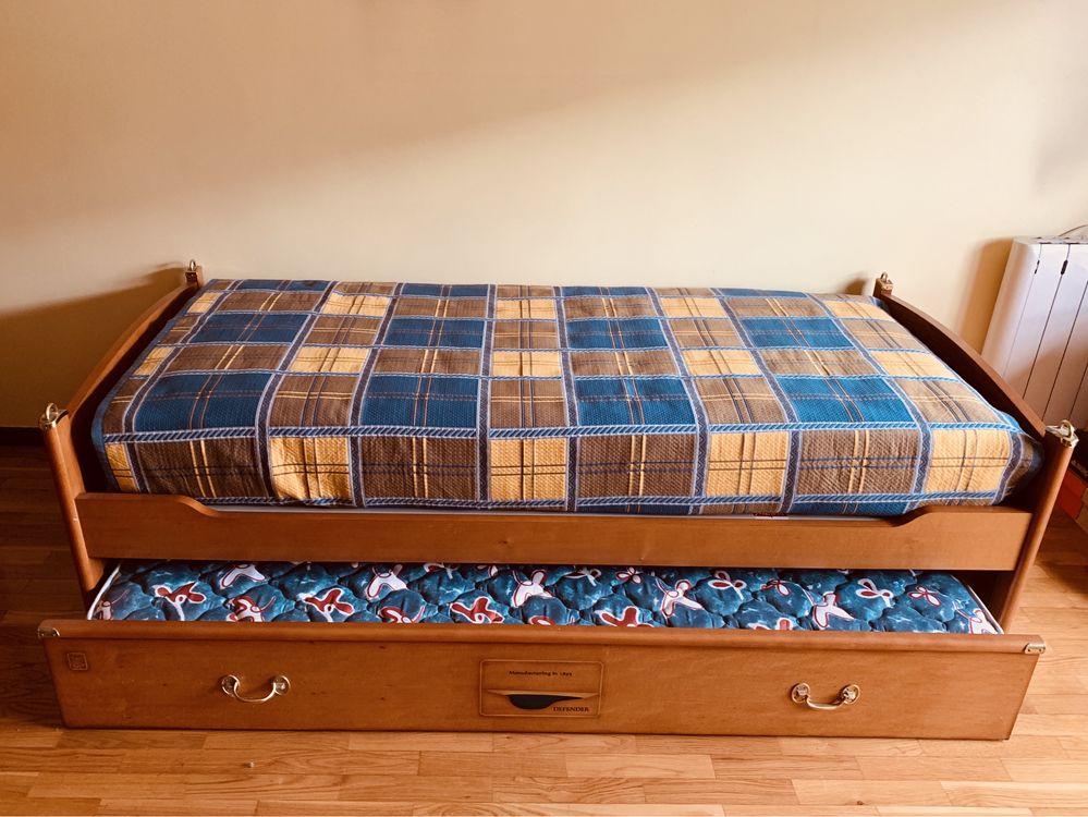 Quarto completo com 2 camas + secretária