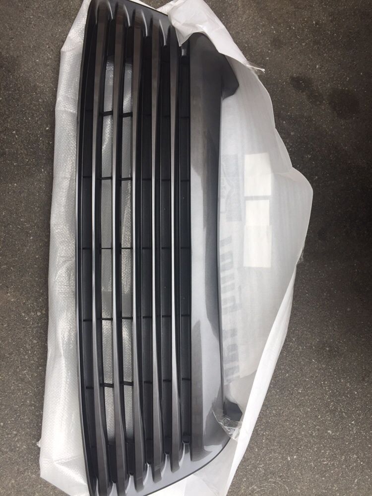 Решетка радиатора решетка в бампер Toyota Camry 40, 50 55 USA