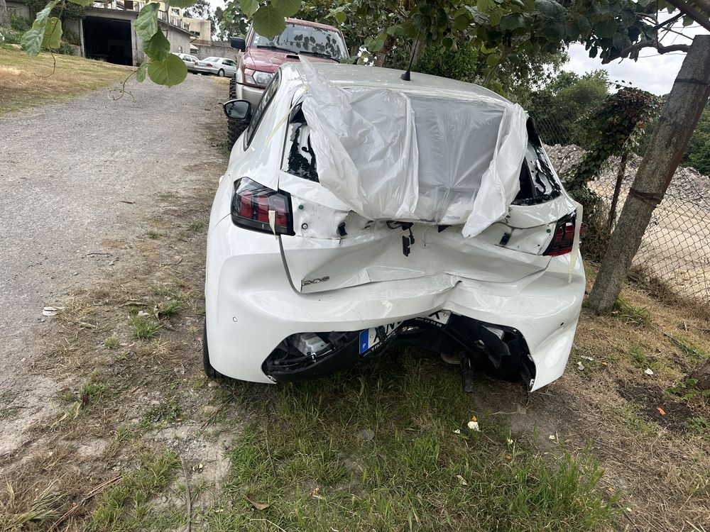 Peugeot 208  PureTech active 1.2 POUCOS KMS