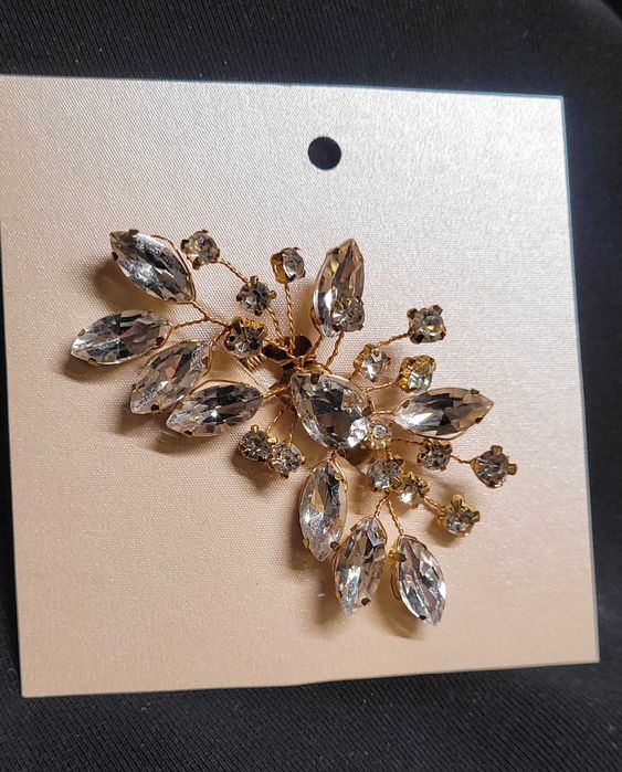 Złota ślubna ozdoba do włosów.