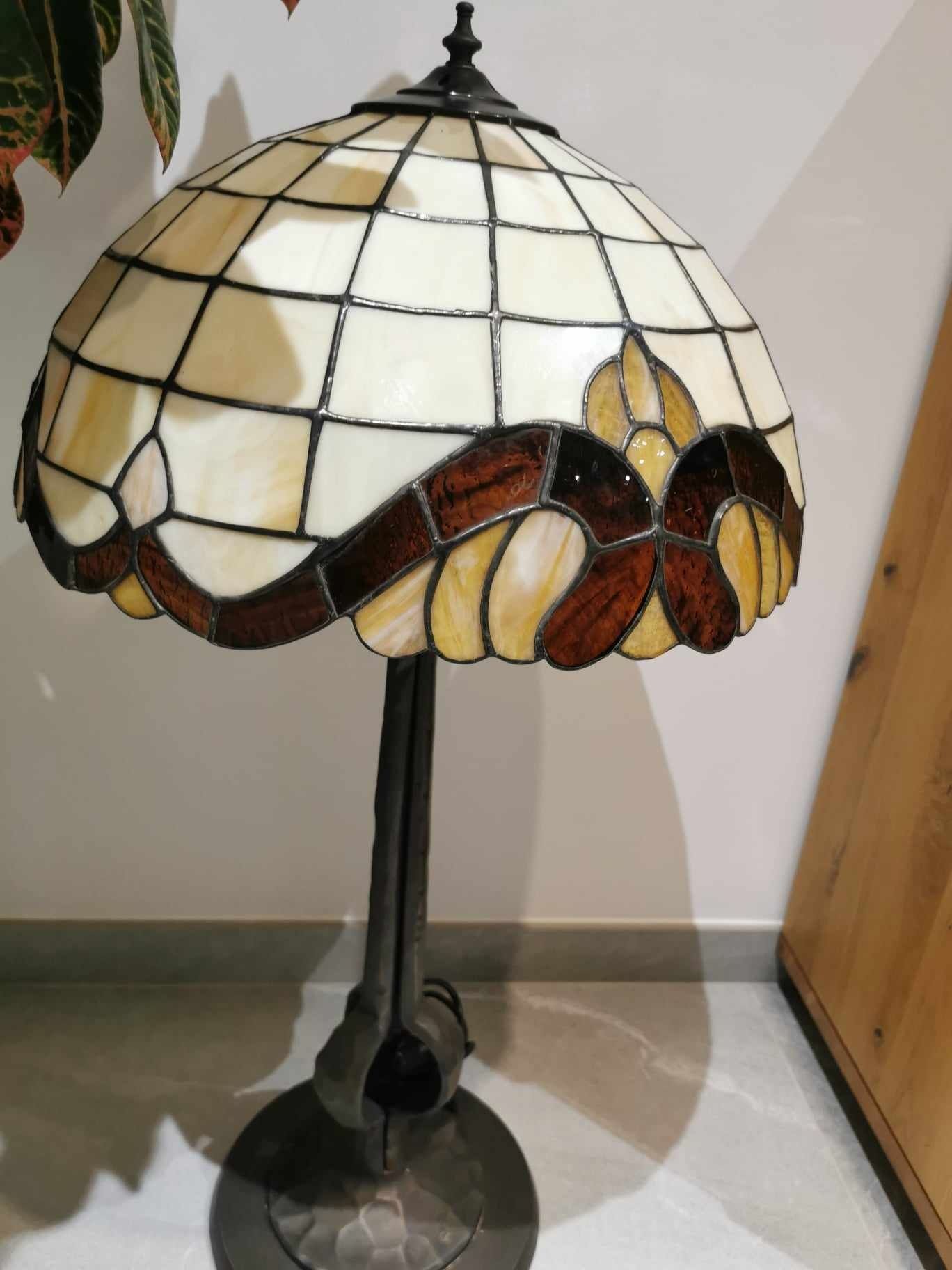 Lampa Tiffany stojąca.