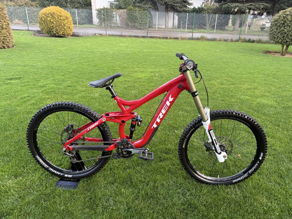 Trek Session 8 rower Downhill enduro full dh nie v10 demo fuzz dartmoo