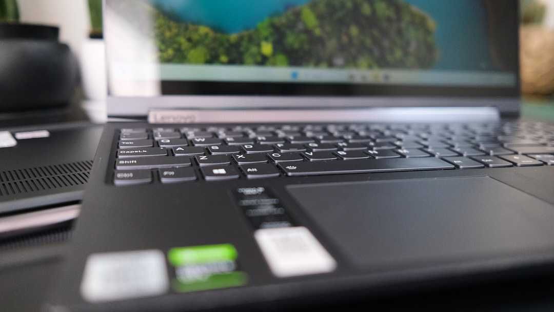 Yoga 9i 15,6 15 IMH5 i7 - 10750H 16 1 TB GTX 1650TI Max q 15,6 FHD