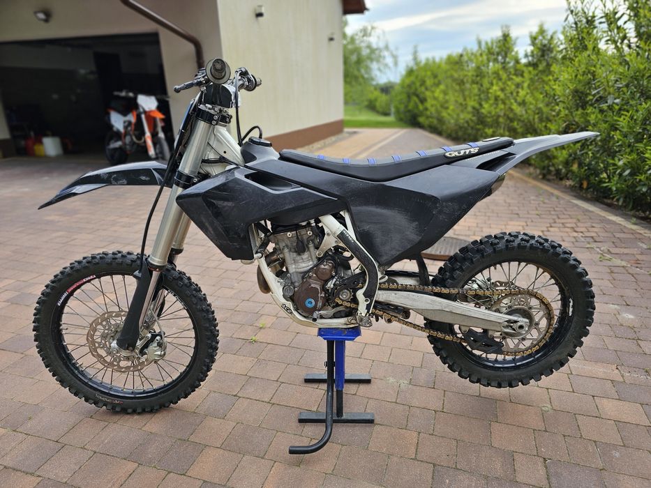 Husqvarna FC250.