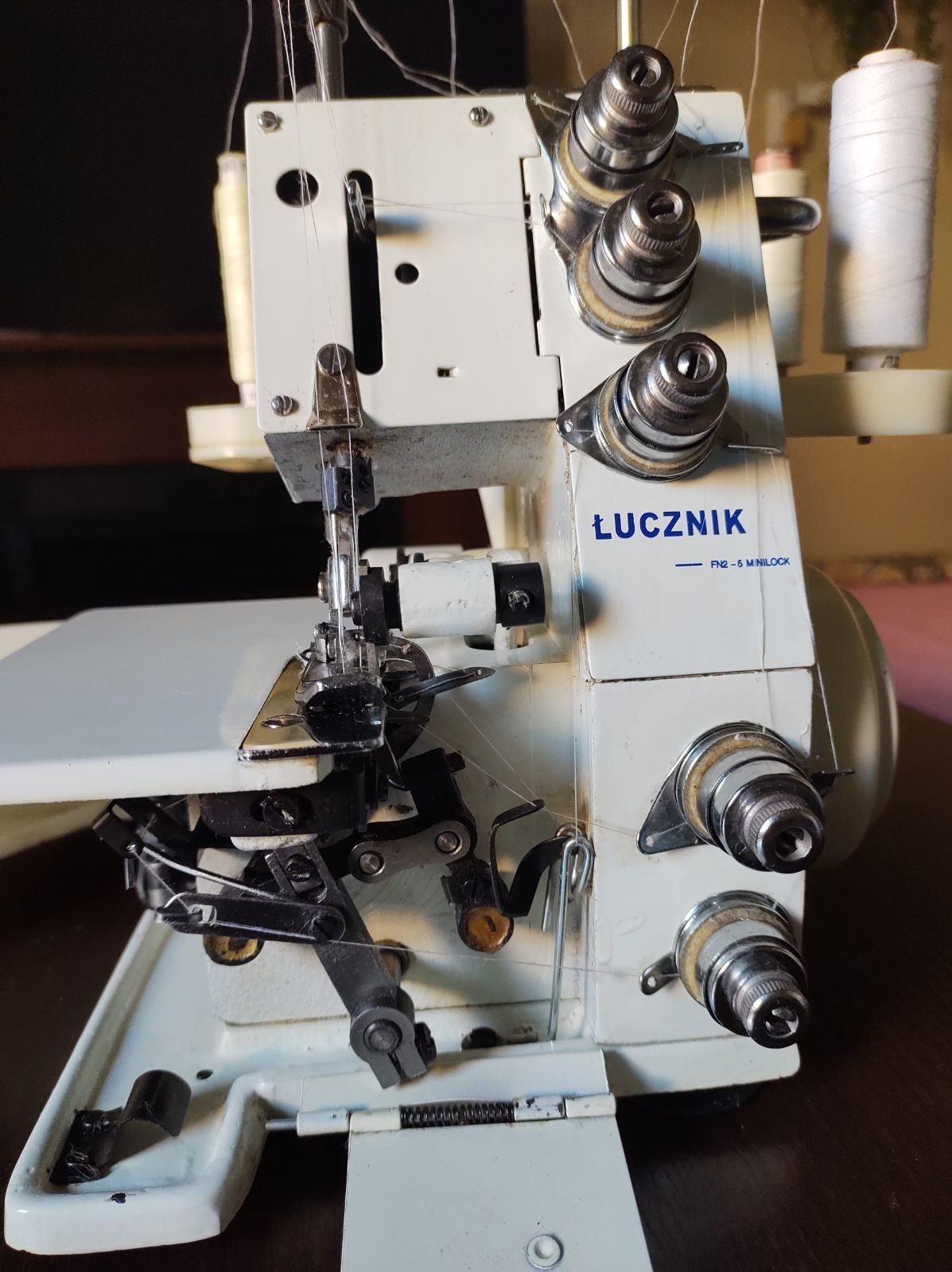 Maszyna do szycia overlock lucznik fn2-5 minilock