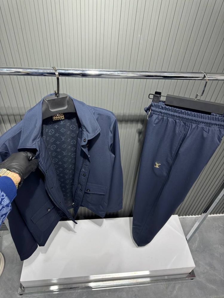 Костюм Hugo Boss,Louis Vuiton